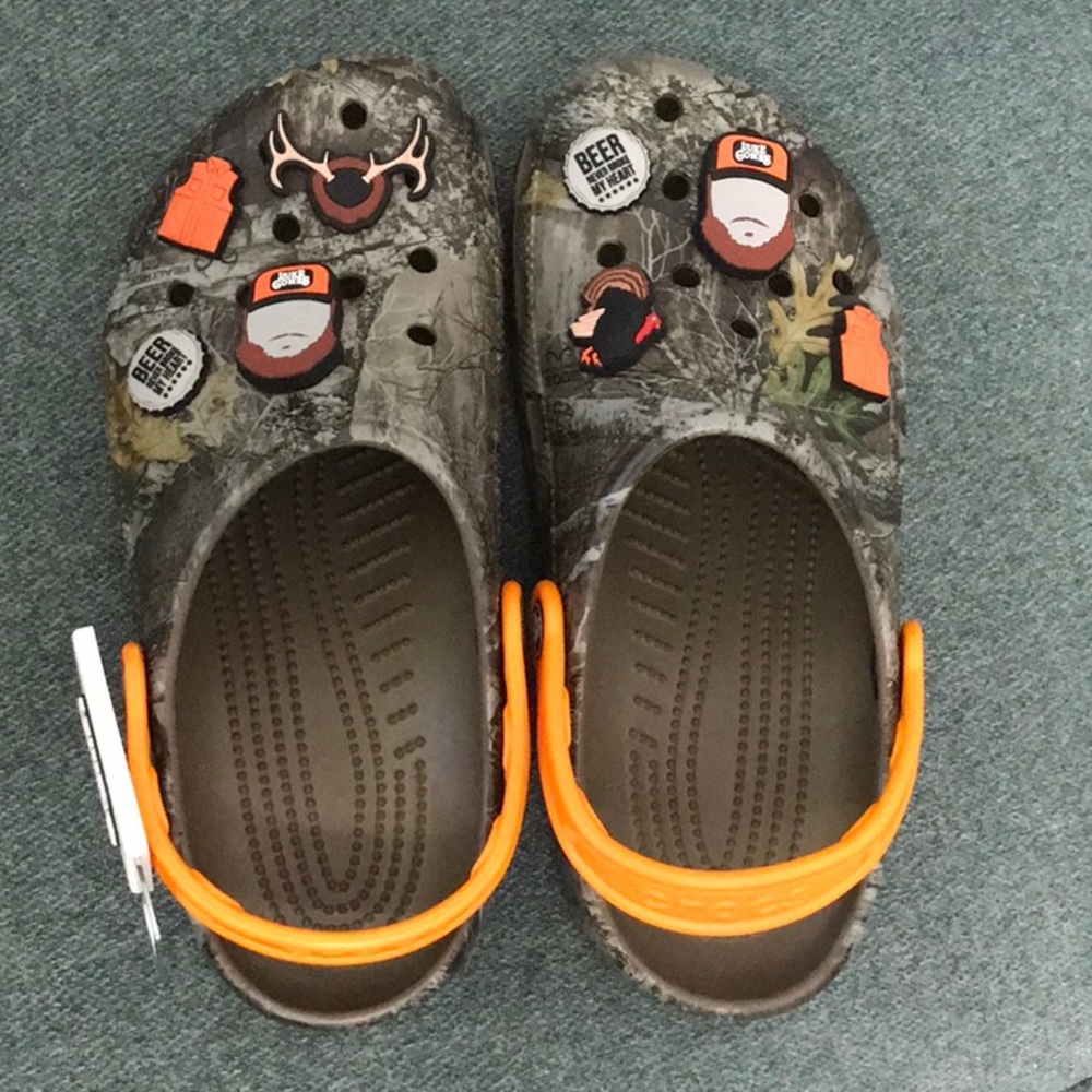 Luke Combs Crocs NWOT M6 W8